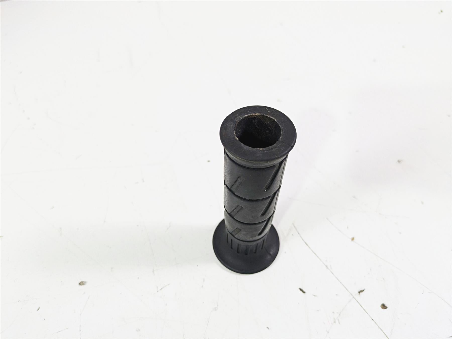2005 Kawasaki ZX12R Ninja Throttle Grip & Cables Set 32099-1193 {{ shop.shopifyCountryName }} - Mototech271