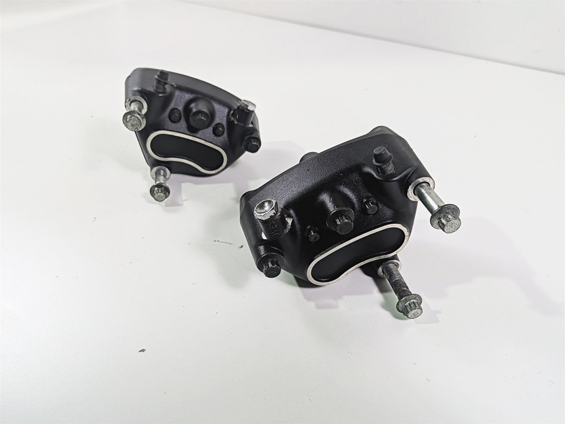 2001 Harley Touring FLHX Street Glide Front Brake Caliper Set 44023-00 44046-00 {{ shop.shopifyCountryName }} - Mototech271