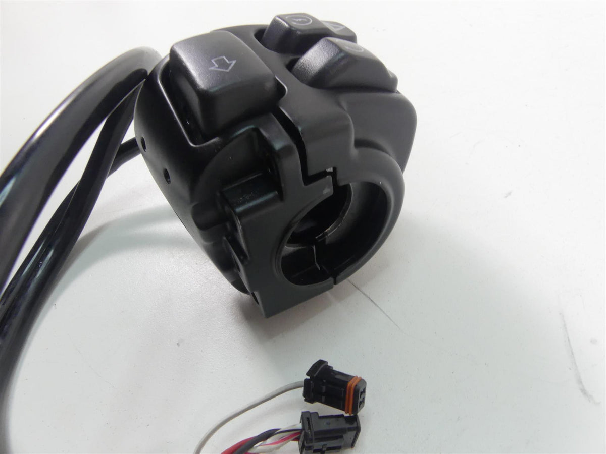 2022 Harley Softail FXBBS Street Bob Right Hand Control Switch 71500462 {{ shop.shopifyCountryName }} - Mototech271