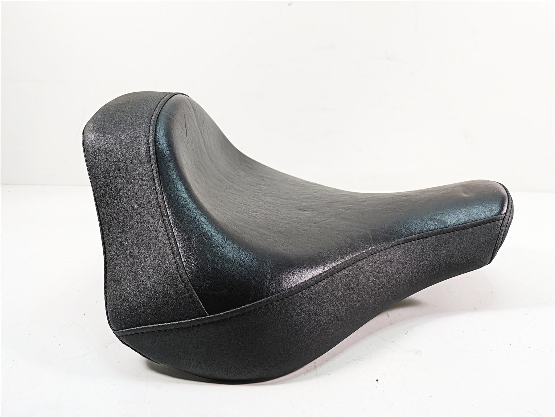2009 Yamaha XV1900 Raider Front Rider Drivers Seat Saddle 5C7-24710-00-00 {{ shop.shopifyCountryName }} - Mototech271
