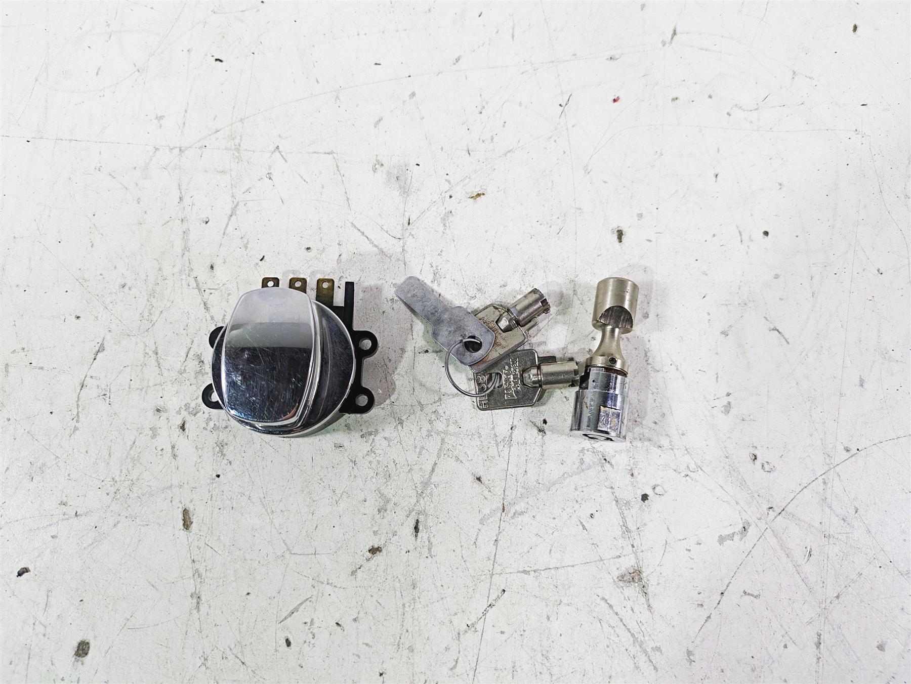 2002 Harley FLSTC Softail Heritage Ignition Switch Steering Lock 2 Keys 71313-96 {{ shop.shopifyCountryName }} - Mototech271