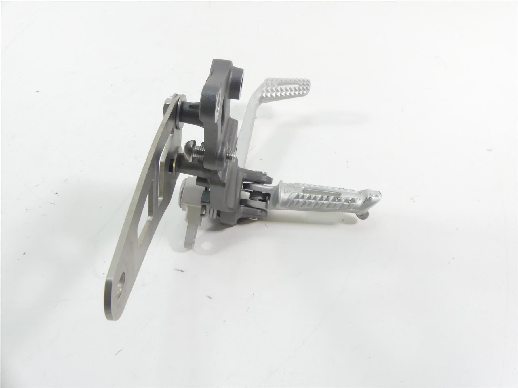 2020 Triumph Speed Triple RS 1050 Front Right Footpeg & Brake Pedal T2081766 {{ shop.shopifyCountryName }} - Mototech271