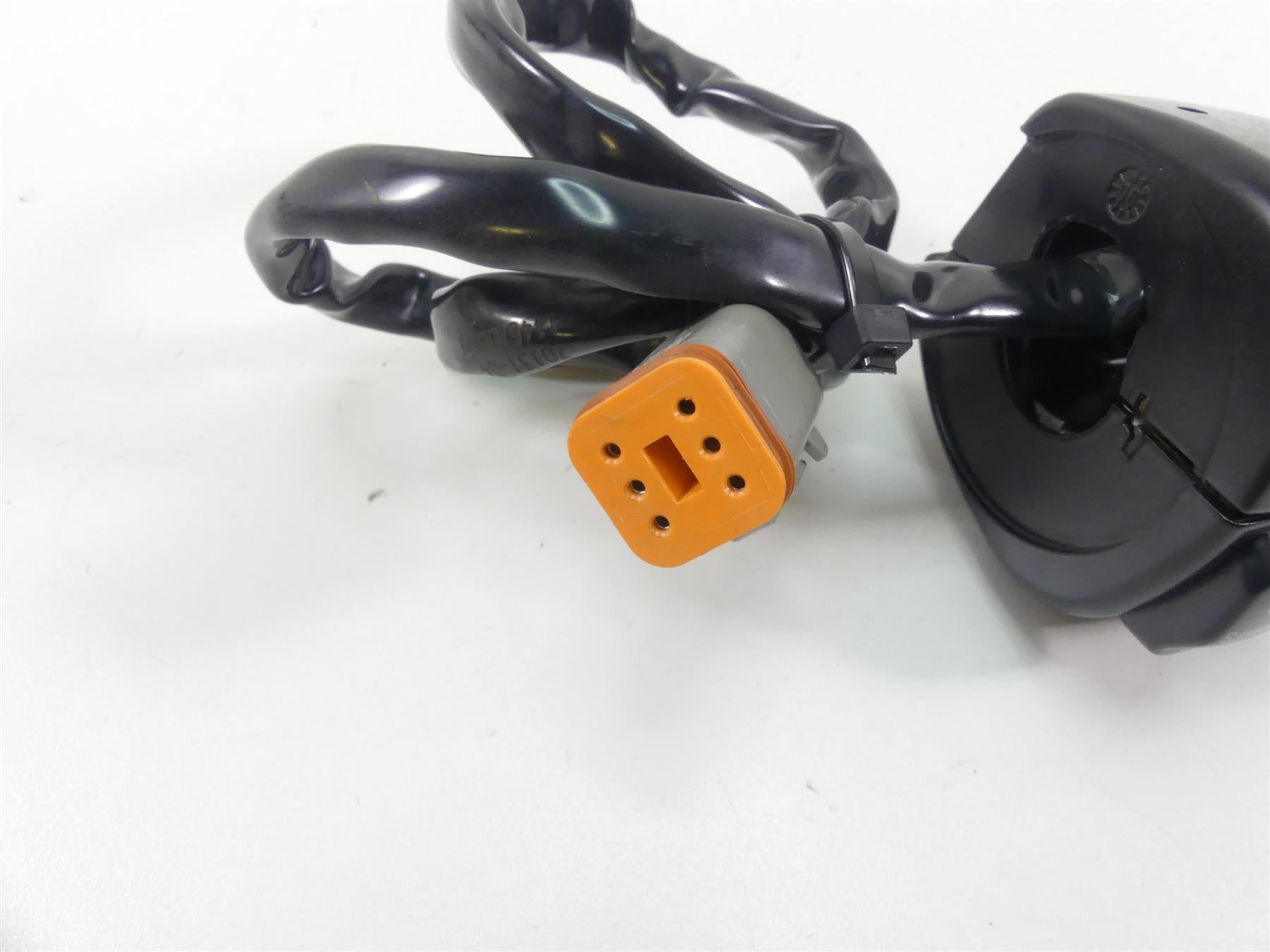 2006 Harley VRSCD Night Rod Left Hand Lights Blinker Control Switch 71682-06A {{ shop.shopifyCountryName }} - Mototech271