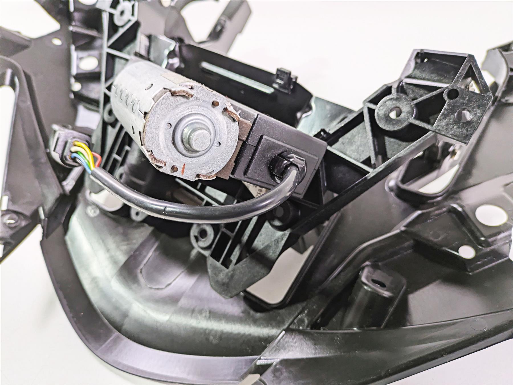 2019 BMW R1250RT K52 Windshield Adjuster & Motor 46637728676 46637728786 {{ shop.shopifyCountryName }} - Mototech271