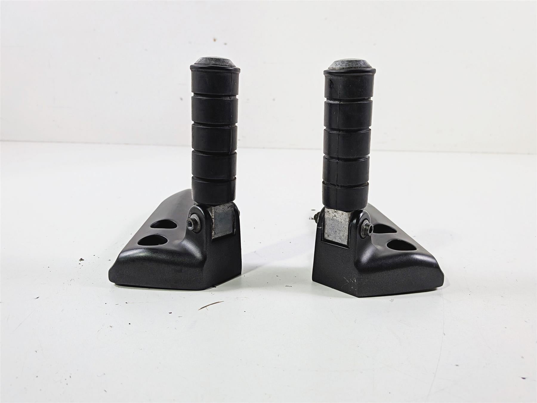 2008 Yamaha XV1900 Roadliner S Rear Passenger Footpeg Set 1D7-27430-00-00 {{ shop.shopifyCountryName }} - Mototech271