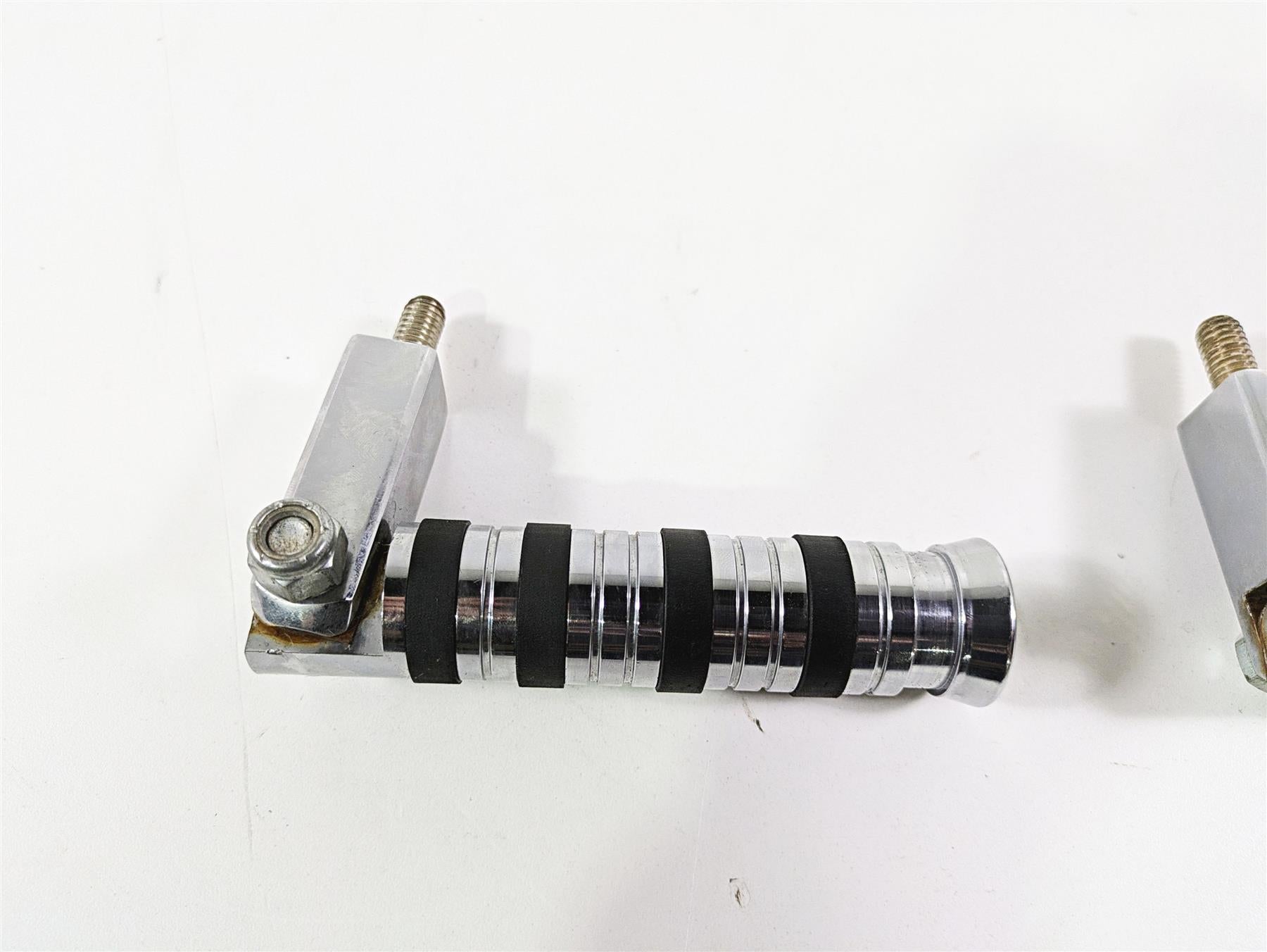 2009 Harley FLSTSB Cross Bones Rear Passenger Foot Peg Set {{ shop.shopifyCountryName }} - Mototech271
