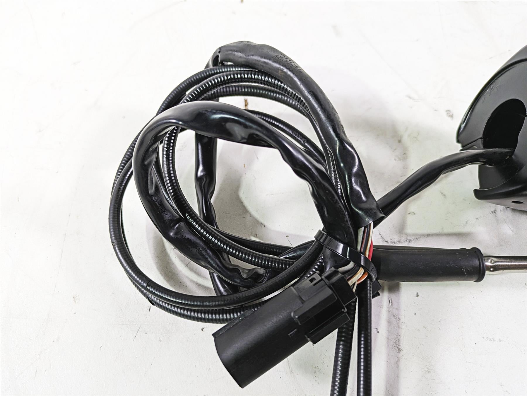 2013 Harley VRSCDX Night Rod Sp Right Hand Start Control Switch 71684-06A {{ shop.shopifyCountryName }} - Mototech271