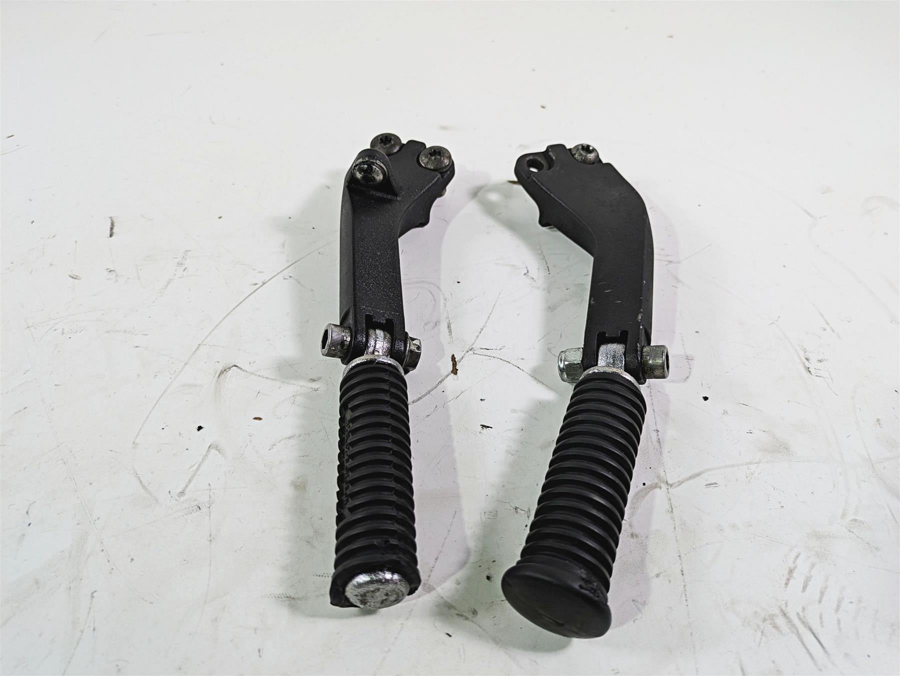 2016 Harley FXDL Dyna Low Rider Rear Passenger Footpeg Set 49224-06A 49230-06 {{ shop.shopifyCountryName }} - Mototech271