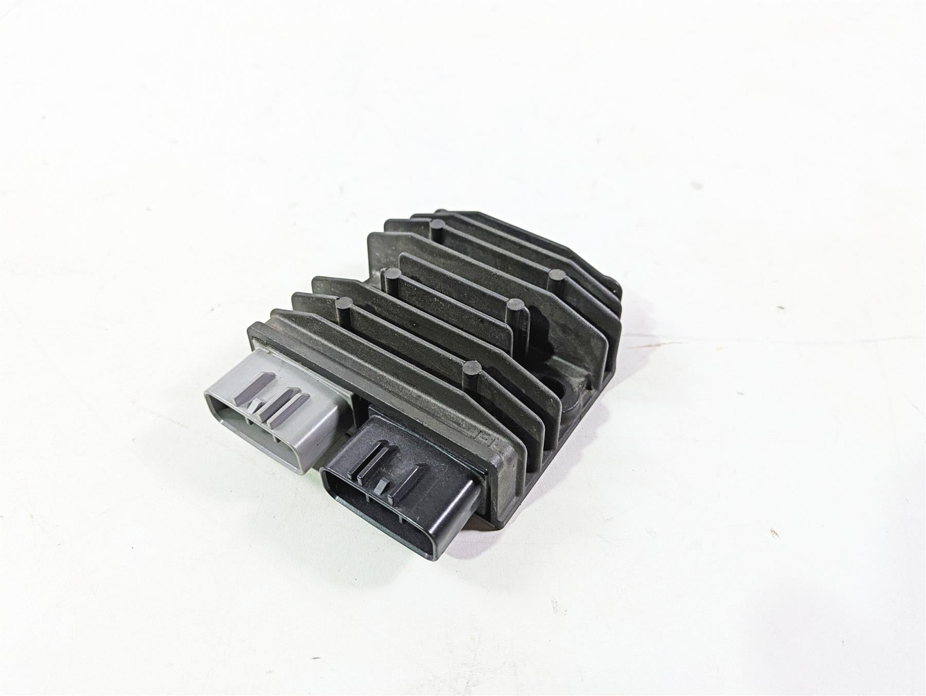 2016 Ducati Monster 1200 S Rectifier Voltage Regulator 54040321A SH821AA {{ shop.shopifyCountryName }} - Mototech271