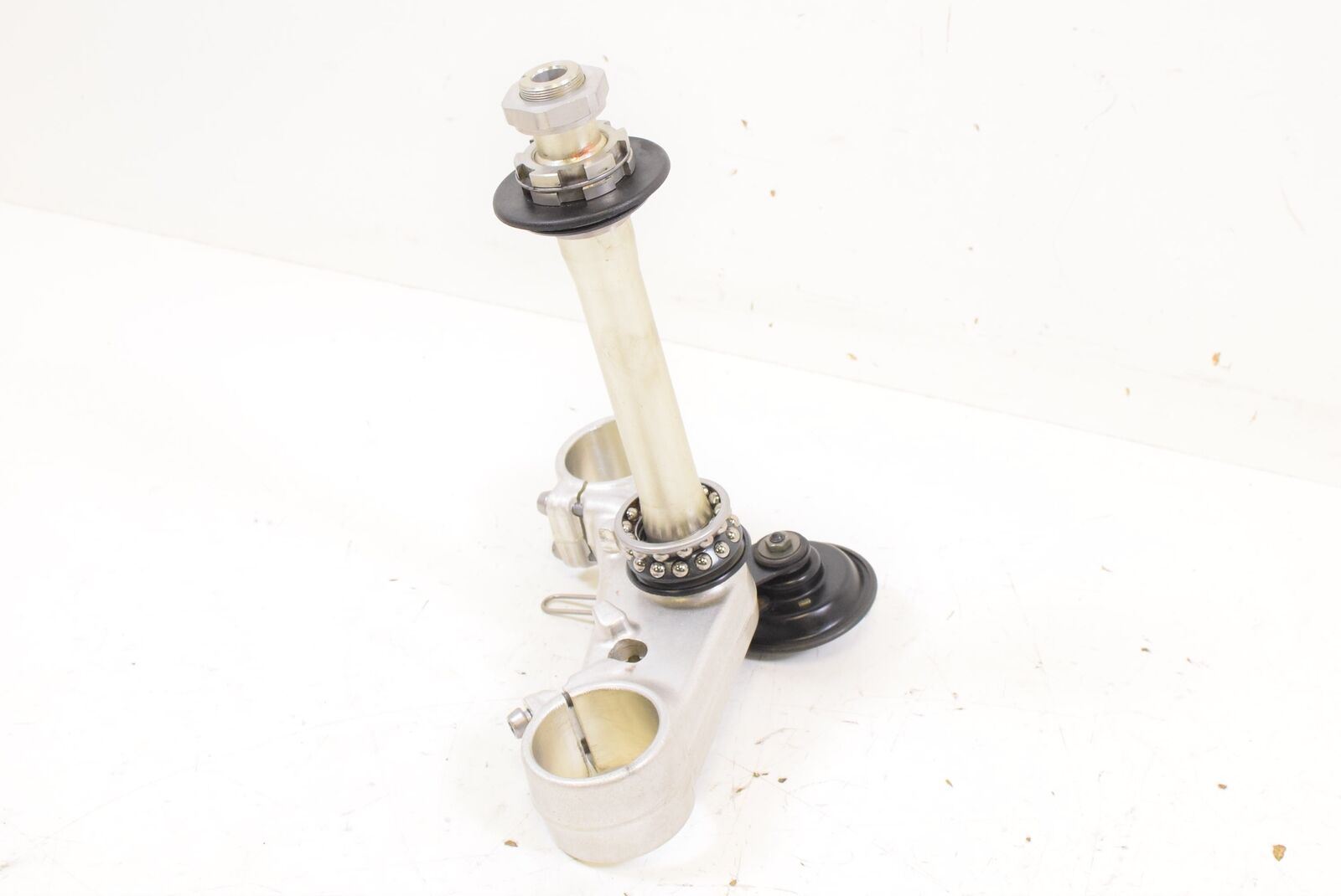 2012 Triumph Daytona 675 41mm Lower Triple Tree Steering Yoke T2044130 {{ shop.shopifyCountryName }} - Mototech271