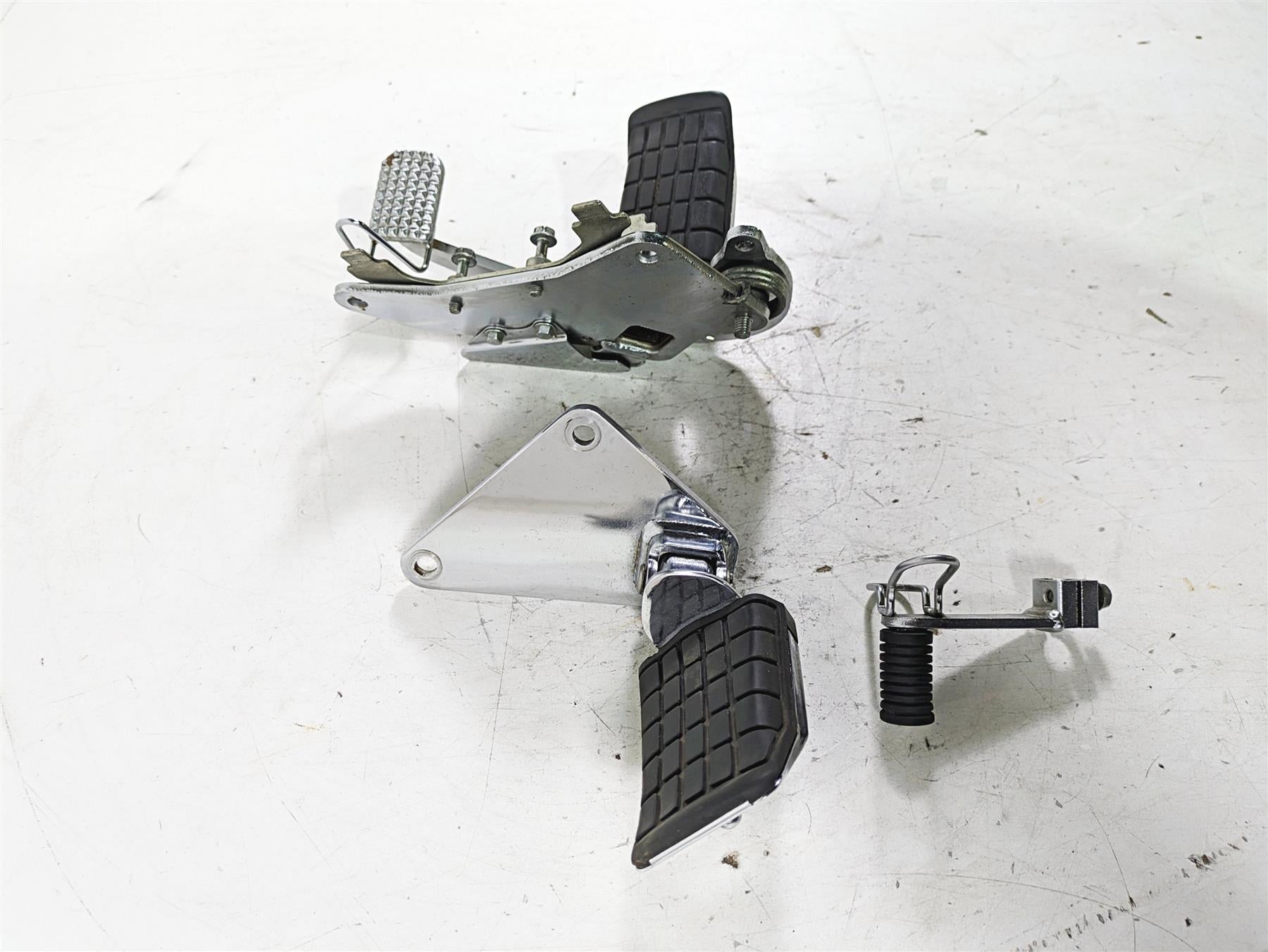 1998 Honda GL1500 Valkyrie Tour Front Footpeg Brake Shifter Set 50625-MZ0-000 {{ shop.shopifyCountryName }} - Mototech271
