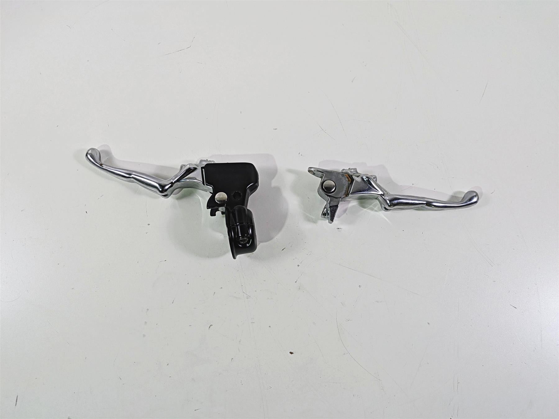 2010 Harley Touring FLHX Street Glide Clutch Perch & Women Lever 38700-08A {{ shop.shopifyCountryName }} - Mototech271