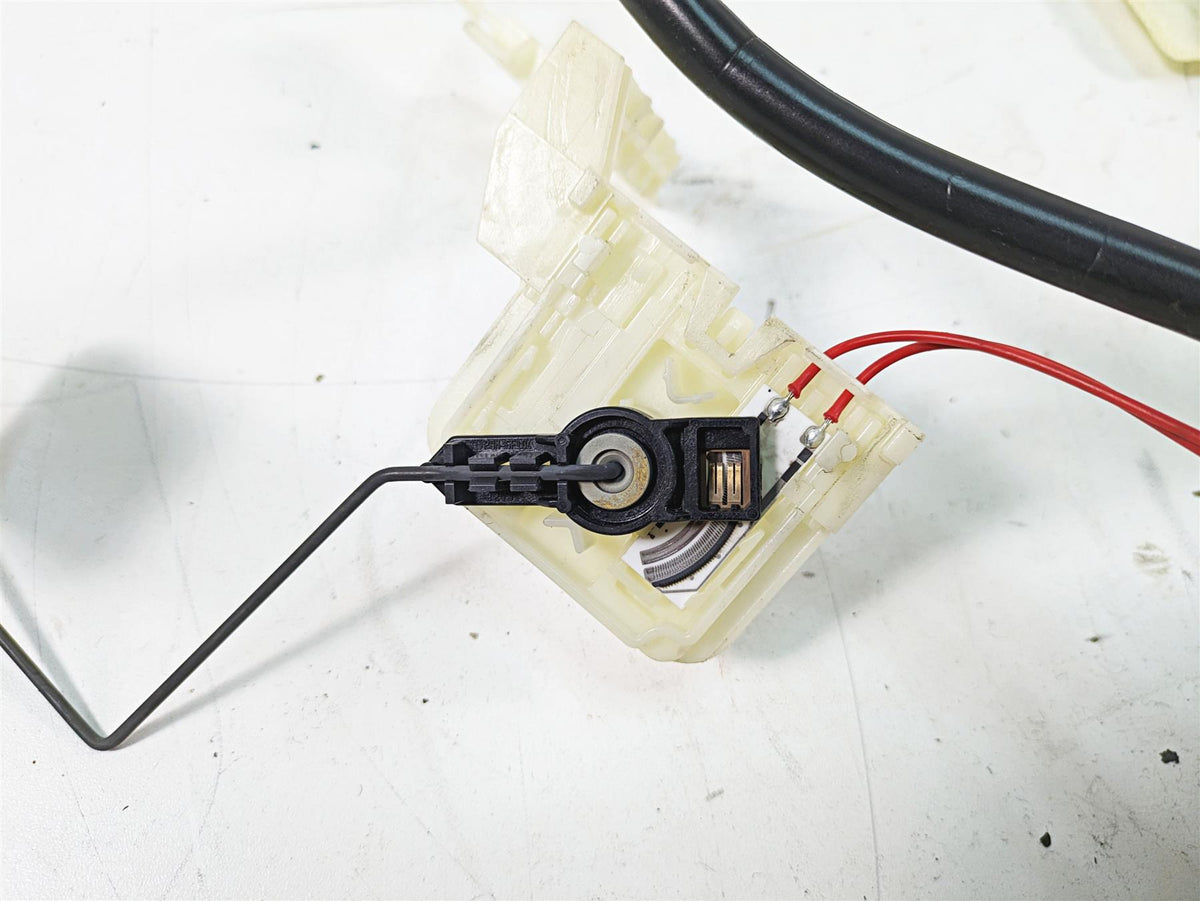 2011 Harley Touring FLTRU Road Glide Fuel Gas Petrol Pump - Painted 62908-08 {{ shop.shopifyCountryName }} - Mototech271