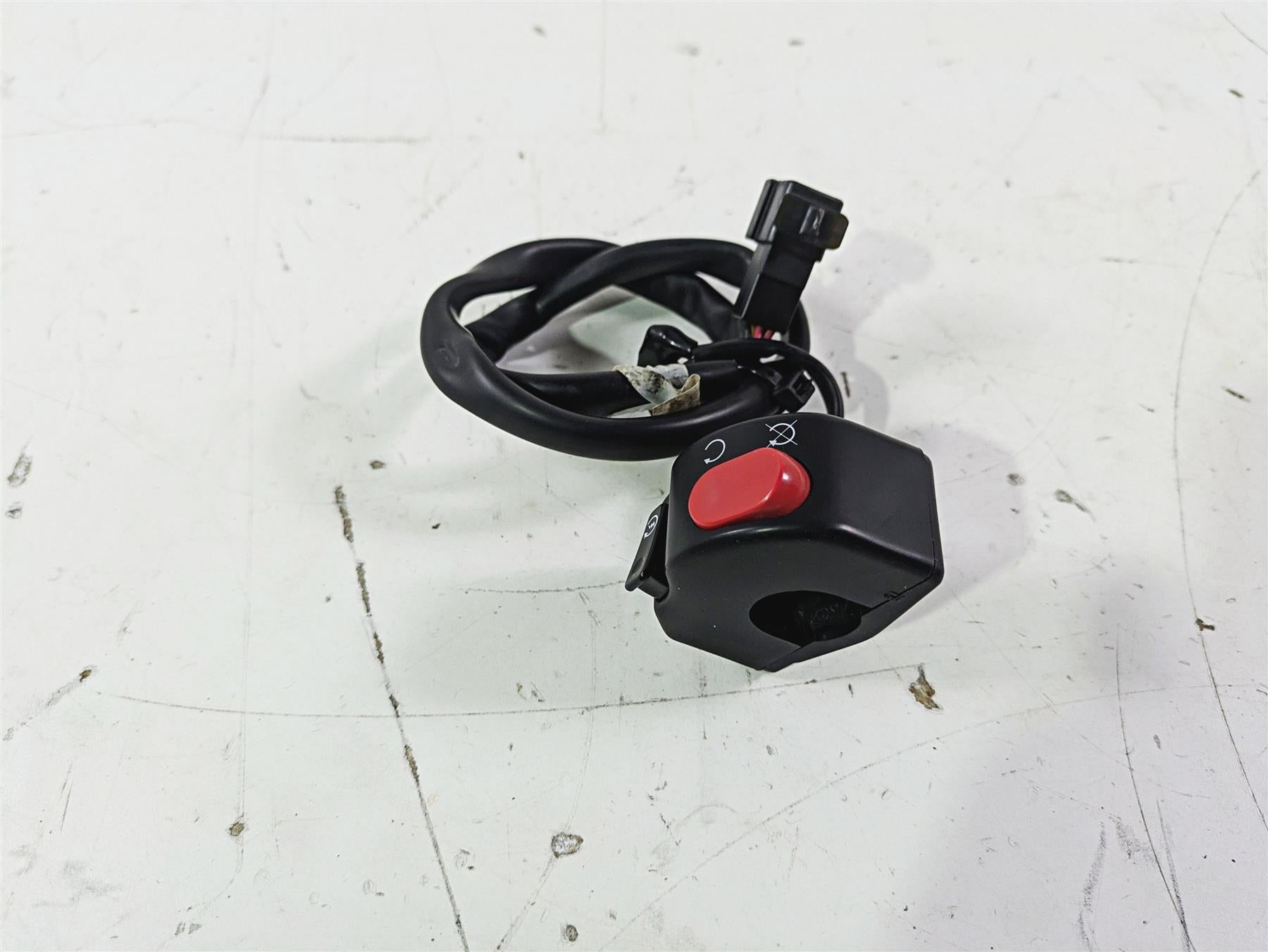 2012 Triumph Daytona 675 Right Hand Start Stop Control Switch T2049237 {{ shop.shopifyCountryName }} - Mototech271