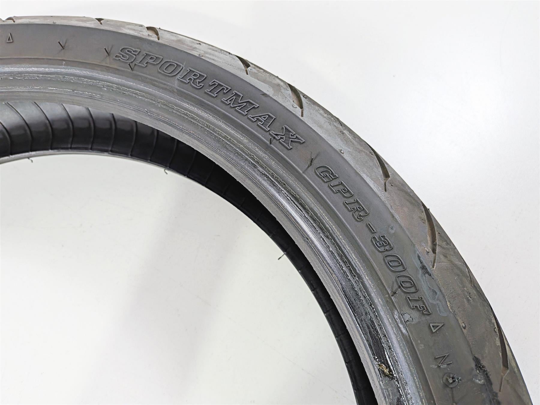 Used Front Front Dunlop Sportmax GPR-300 110/70R17 Tire HJDD7R4N9F {{ shop.shopifyCountryName }} - Mototech271