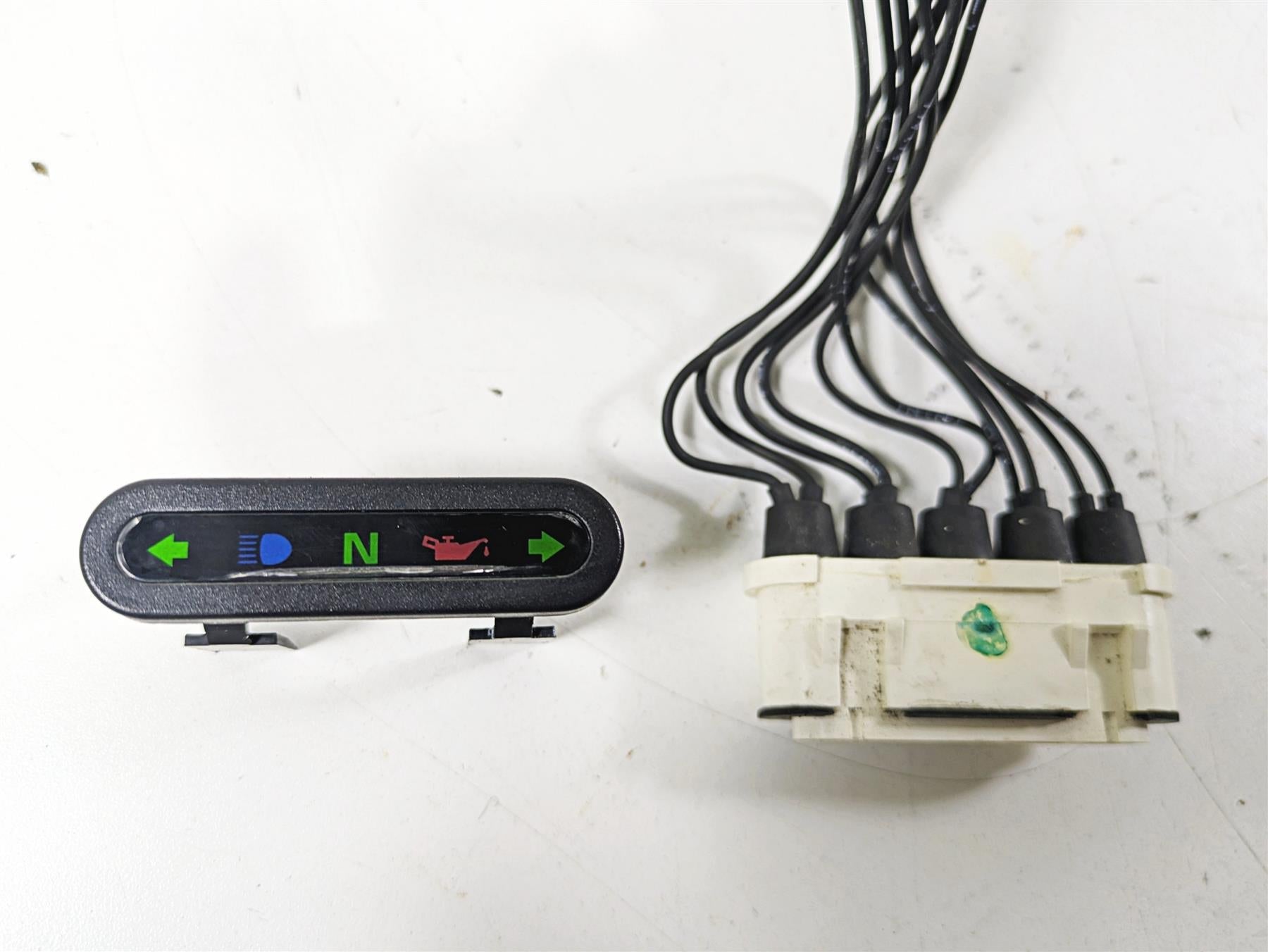 2003 Harley Touring FLHTCUI 100TH E-Glide Instrument Indicator Lights 68789-96B {{ shop.shopifyCountryName }} - Mototech271