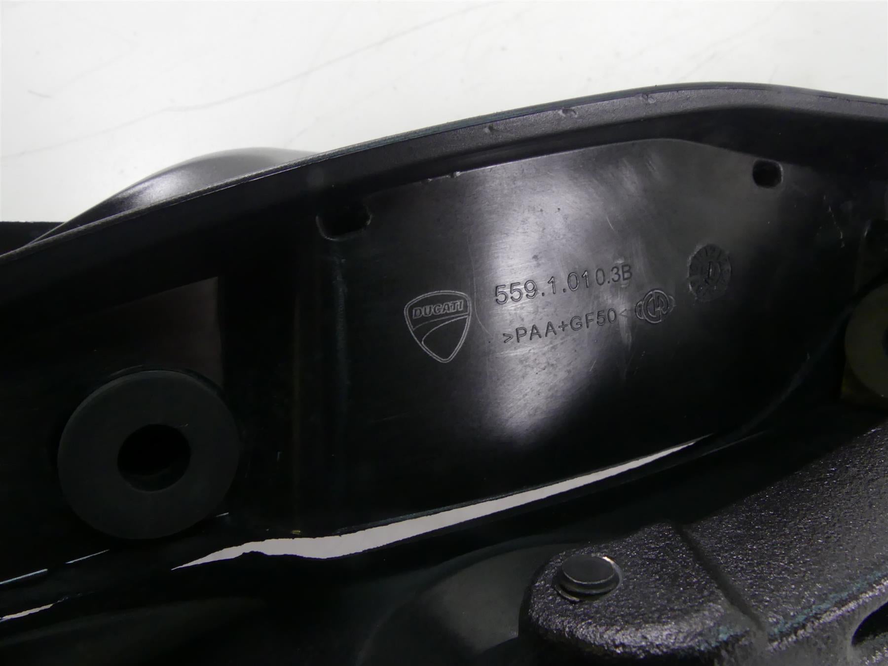 2015 Ducati Diavel Carbon Red Subframe + Inner Fender Set - Read 47110224CB {{ shop.shopifyCountryName }} - Mototech271