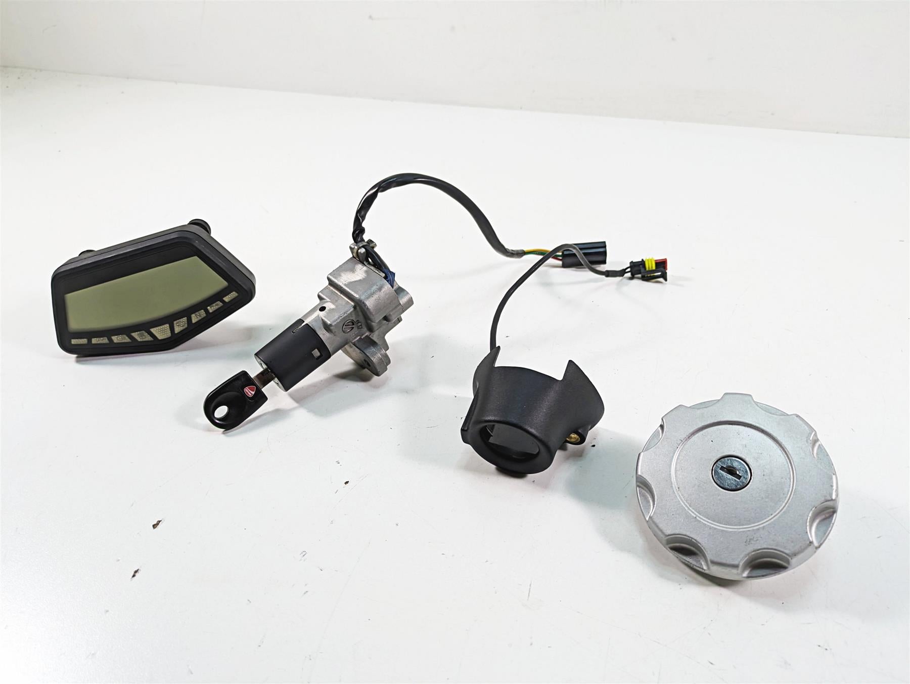 2011 Ducati Hypermotard 1100 Evo SP Speedometer 11K Ignition Switch 40610773B {{ shop.shopifyCountryName }} - Mototech271