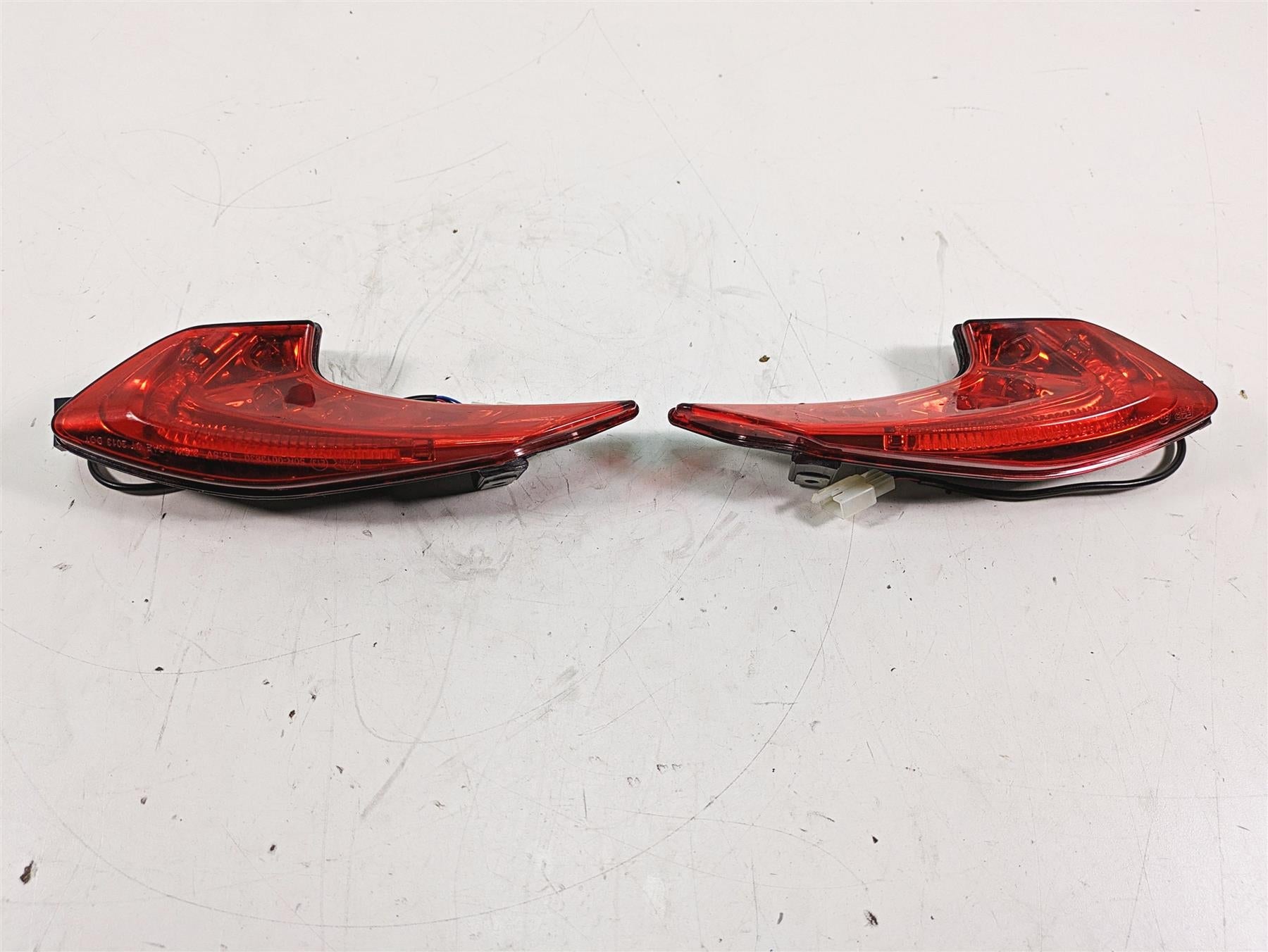 2017 Mv Agusta Dragster 800 Left Right Taillight Tail Lights 8000B8822 8000B8823 {{ shop.shopifyCountryName }} - Mototech271