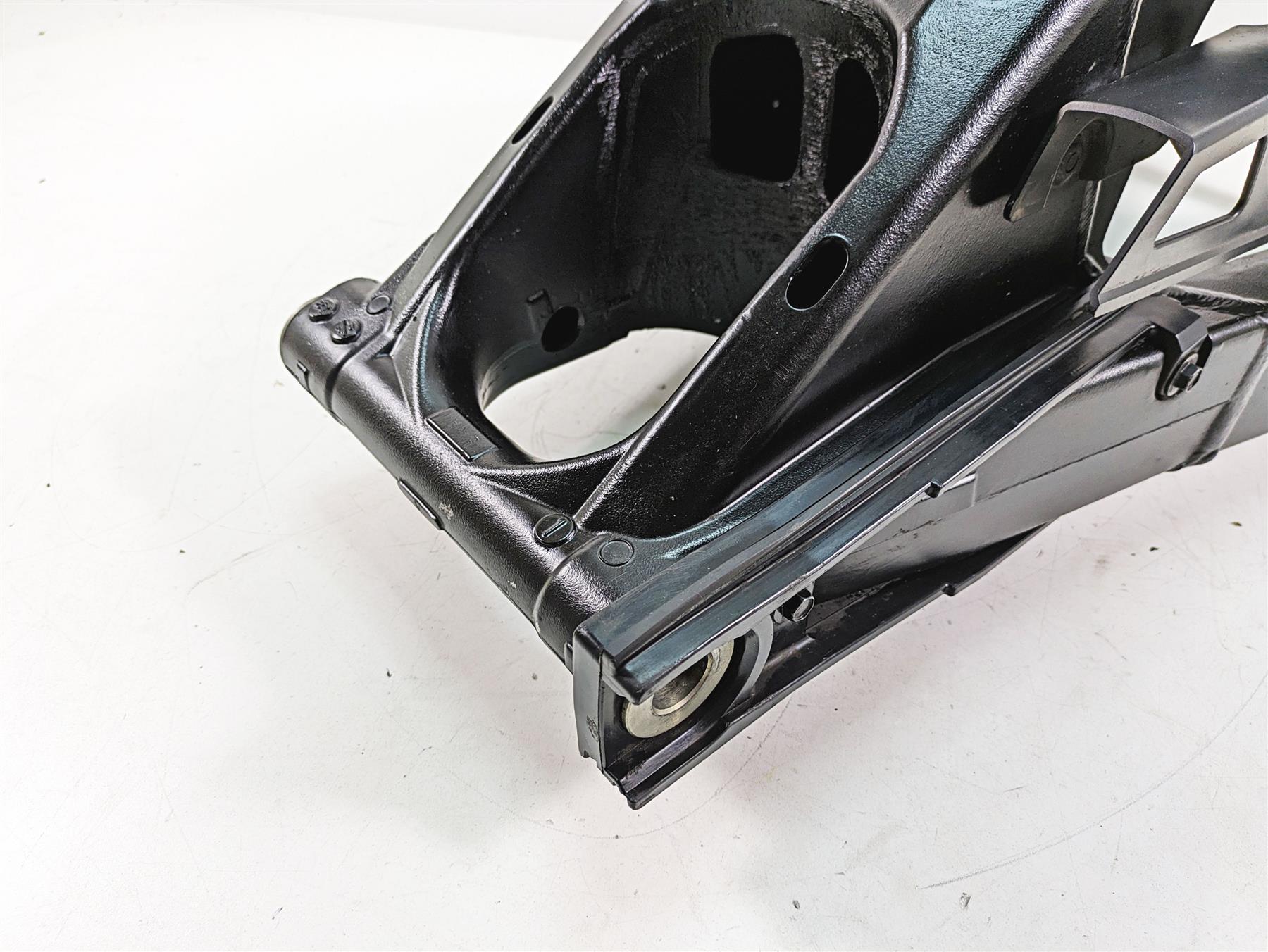 2009 Suzuki GSXR750 K9 Straight Rear Swingarm Swing Arm & Axle 61000-01H10-YAP {{ shop.shopifyCountryName }} - Mototech271