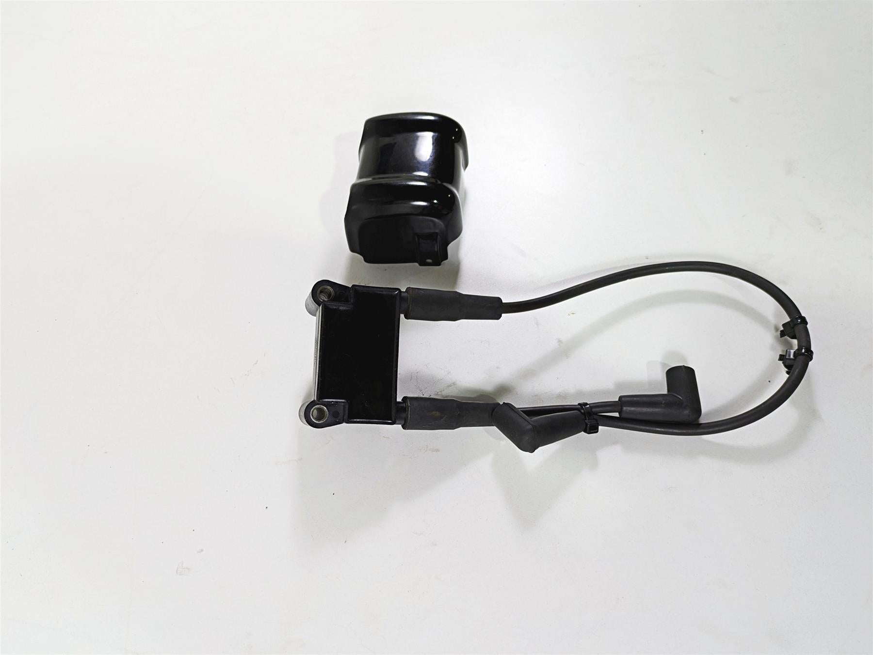 2009 Harley FLSTSB Cross Bones Ignition Coil & Gloss Black Cover 31696-07A {{ shop.shopifyCountryName }} - Mototech271