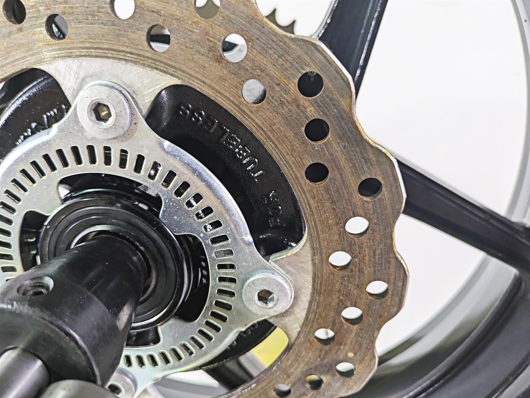 2020 Kawasaki ZX6R Ninja Straight Rear Wheel Rim 17x5.5 41073-0729-18F {{ shop.shopifyCountryName }} - Mototech271