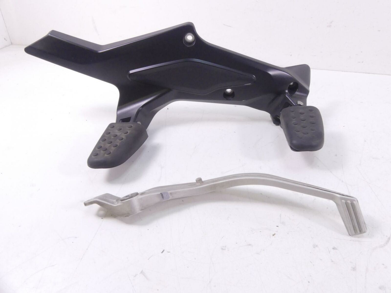 2018 BMW K1600 Bagger Right Side Footpeg Foot Peg Brake Pedal Set 46718559650 {{ shop.shopifyCountryName }} - Mototech271