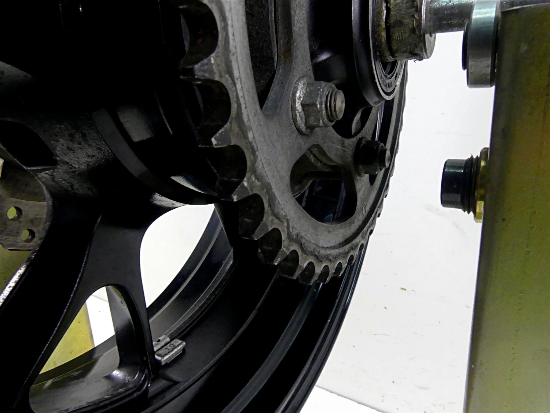 2010 Kawasaki ZX1400 ZX14 R Ninja Straight 17x6 Rear Wheel Rim 41073-0064 {{ shop.shopifyCountryName }} - Mototech271