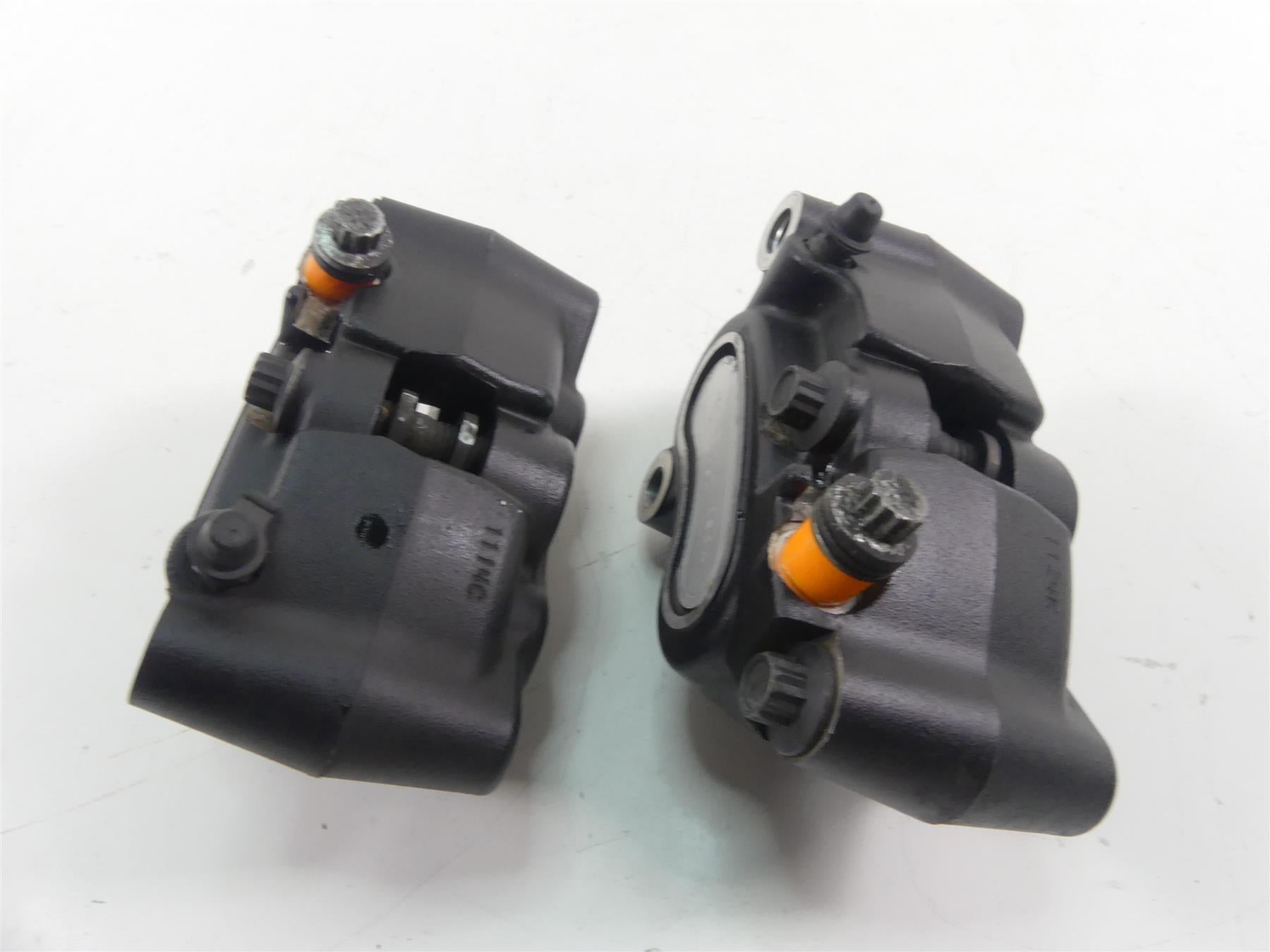 2014 Harley FXDF Dyna Fat Bob Front Brake Caliper Set 41300001 41300002 {{ shop.shopifyCountryName }} - Mototech271