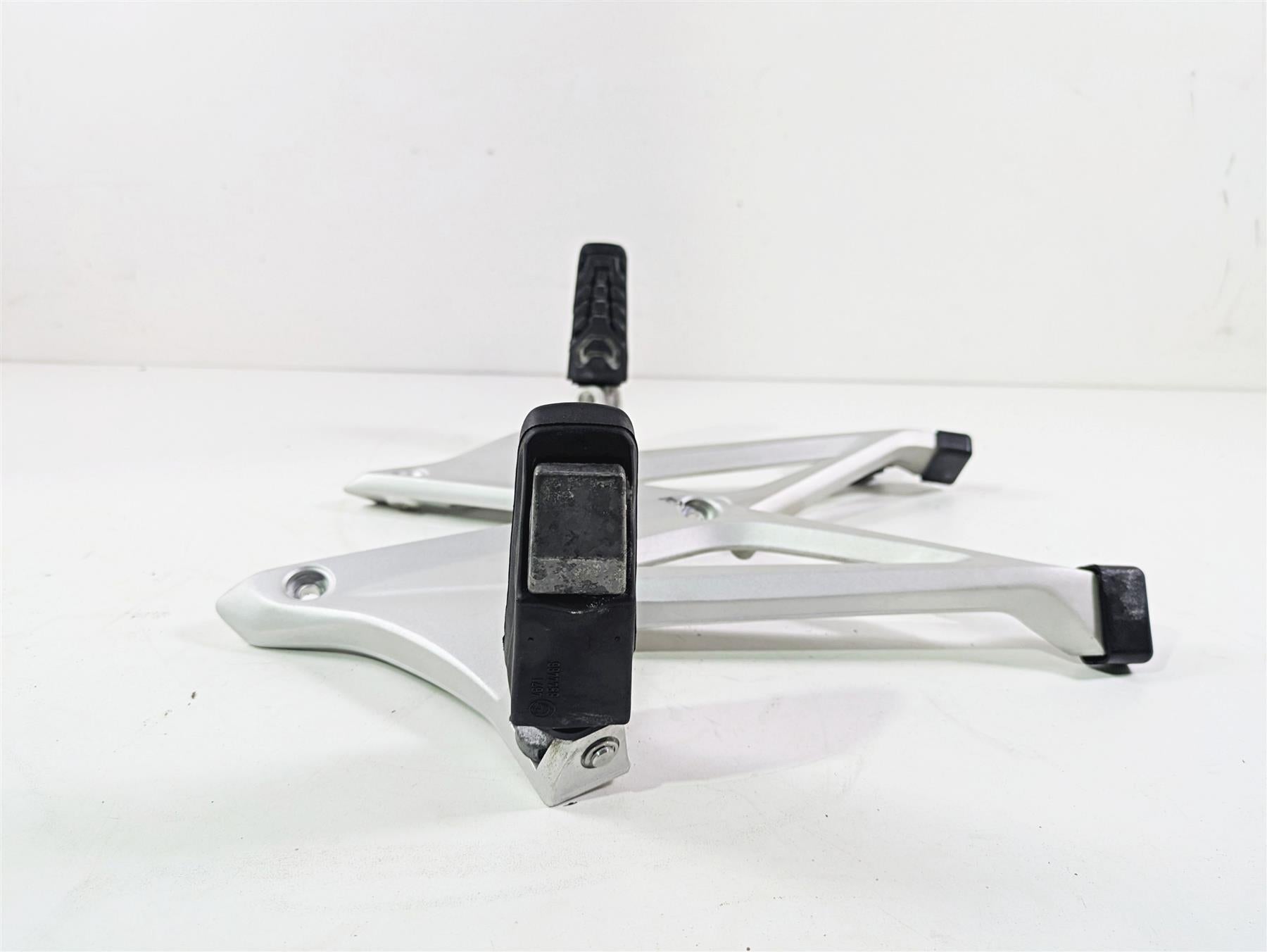 2016 BMW R1200RT K52 Rear Passenger Foot Peg Set 46718534789 46718534790 {{ shop.shopifyCountryName }} - Mototech271