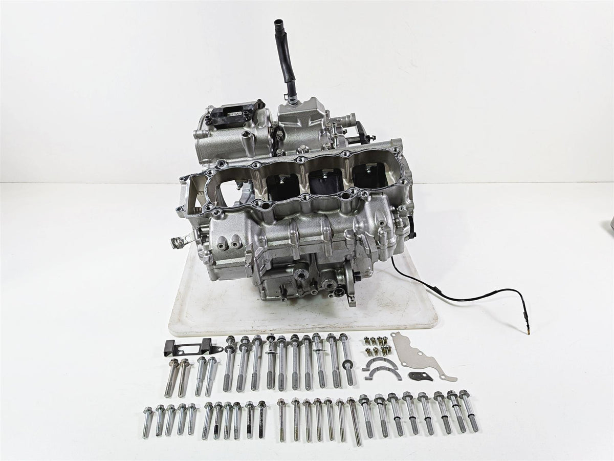 2016 Yamaha YZF R1 RN32 N527E Engine Motor Crank Case Crankcase Set 2CR-15100-17-00 {{ shop.shopifyCountryName }} - Mototech271