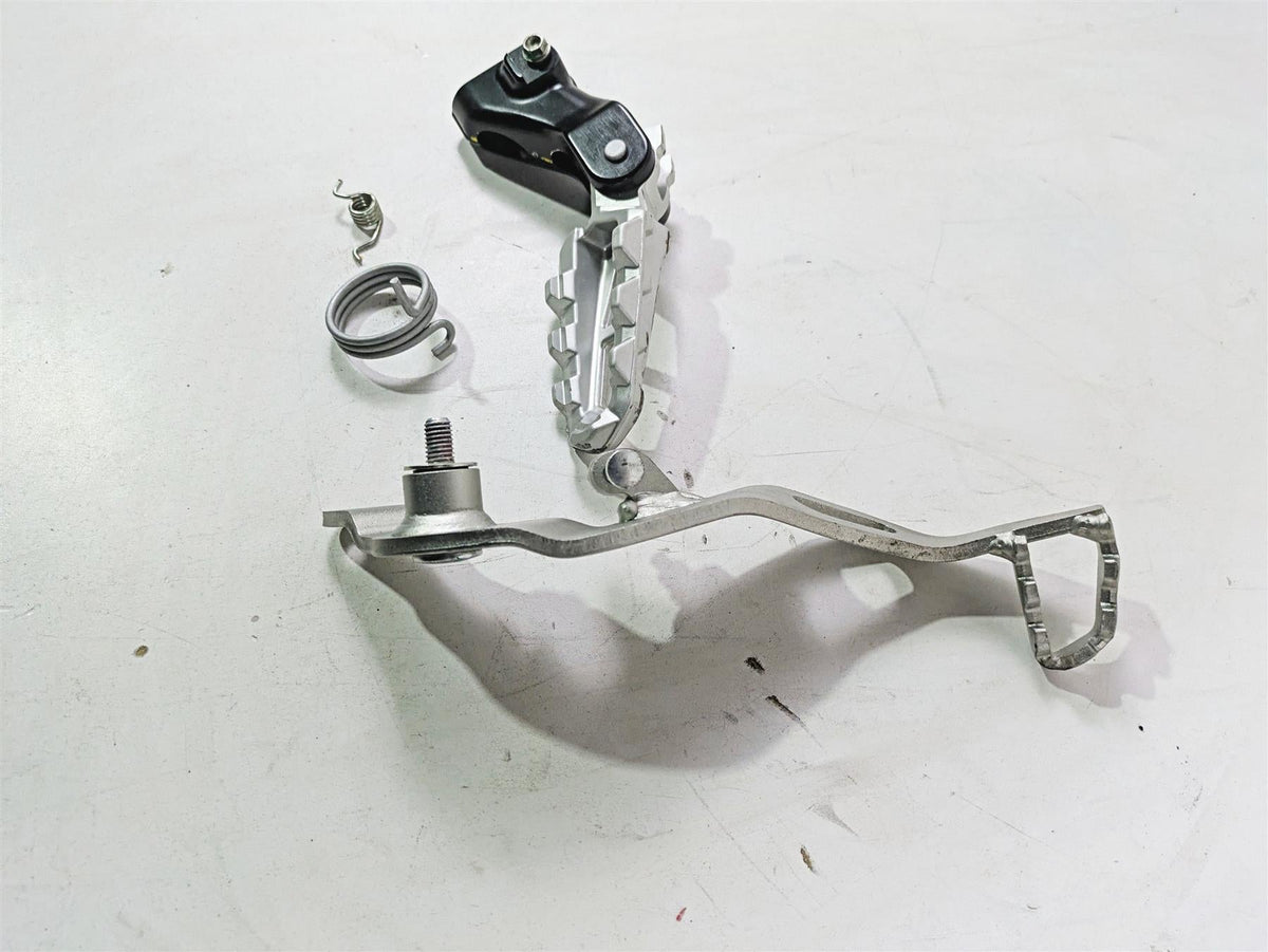 2022 Ducati Scrambler Desert Sled Right Foot Peg & Brake Pedal Set 82433651A {{ shop.shopifyCountryName }} - Mototech271