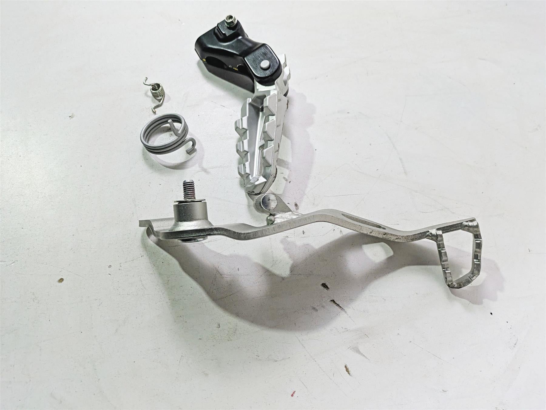 2022 Ducati Scrambler Desert Sled Right Foot Peg & Brake Pedal Set 82433651A {{ shop.shopifyCountryName }} - Mototech271
