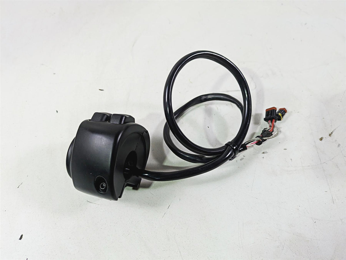 2020 Harley Softail FXST Standard Right Hand Start Stop Control Switch 71500462 {{ shop.shopifyCountryName }} - Mototech271