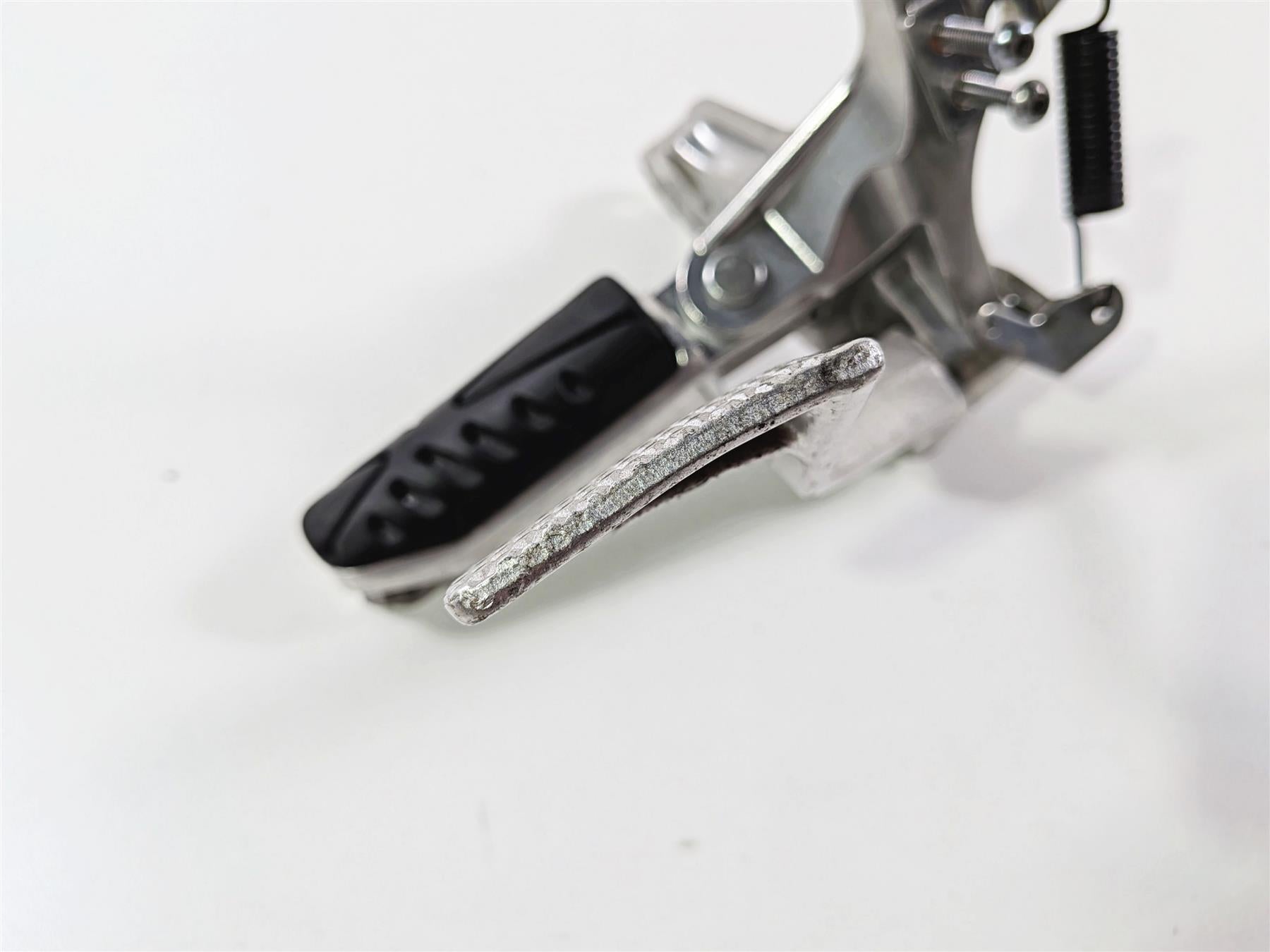 2009 Yamaha VMX17 V-Max 1700 Right Foot Peg Brake Pedal Set 2S3-27443-00-00-Mototech271