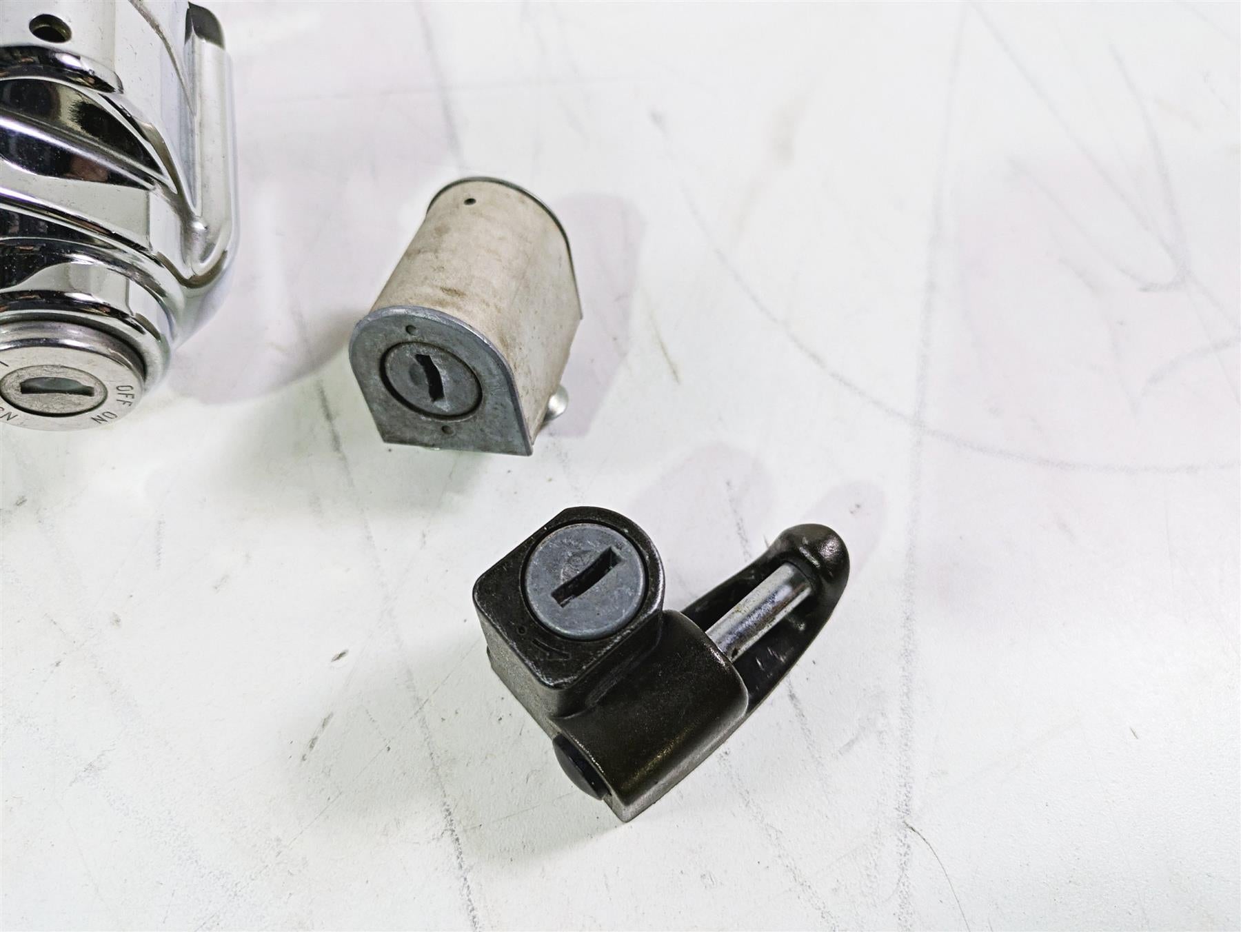 2002 Honda V-Twin VTX1800 C Ignition Switch Key Lock Set READ 35100-MCH-000 {{ shop.shopifyCountryName }} - Mototech271