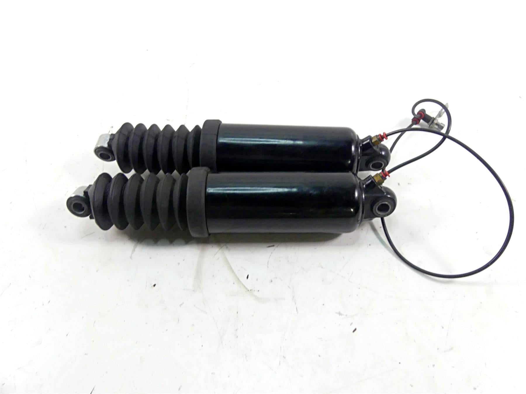 2006 Harley Touring FLHTCU SE E-Glide Rear 13" Air Shock Damper Set 54565-09 {{ shop.shopifyCountryName }} - Mototech271
