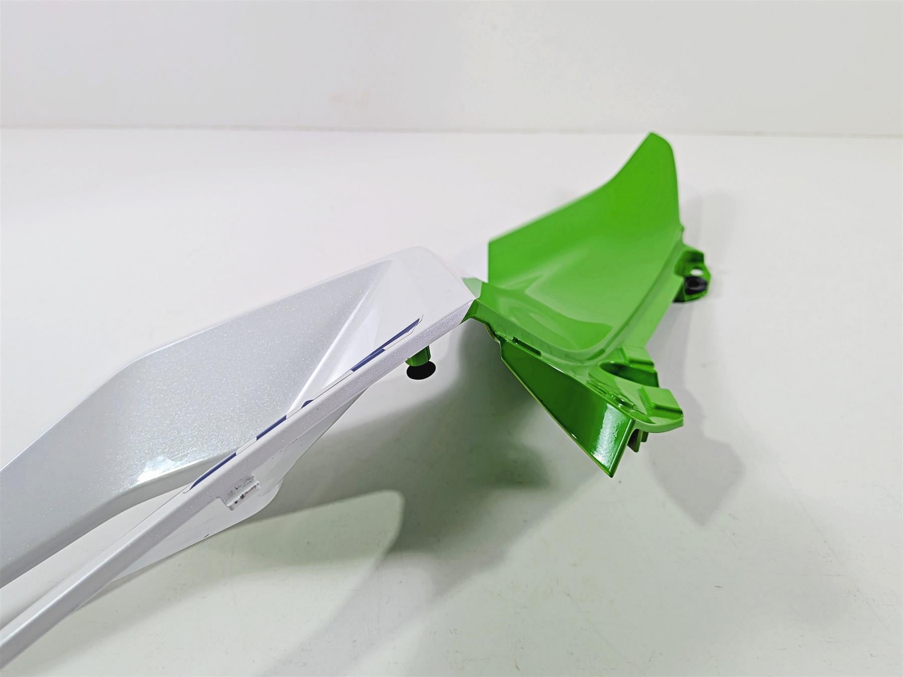 2024 Kawasaki EX500 Ninja 40th An. Right Mid Side Cover Fairing Cowl 55028-0885 {{ shop.shopifyCountryName }} - Mototech271