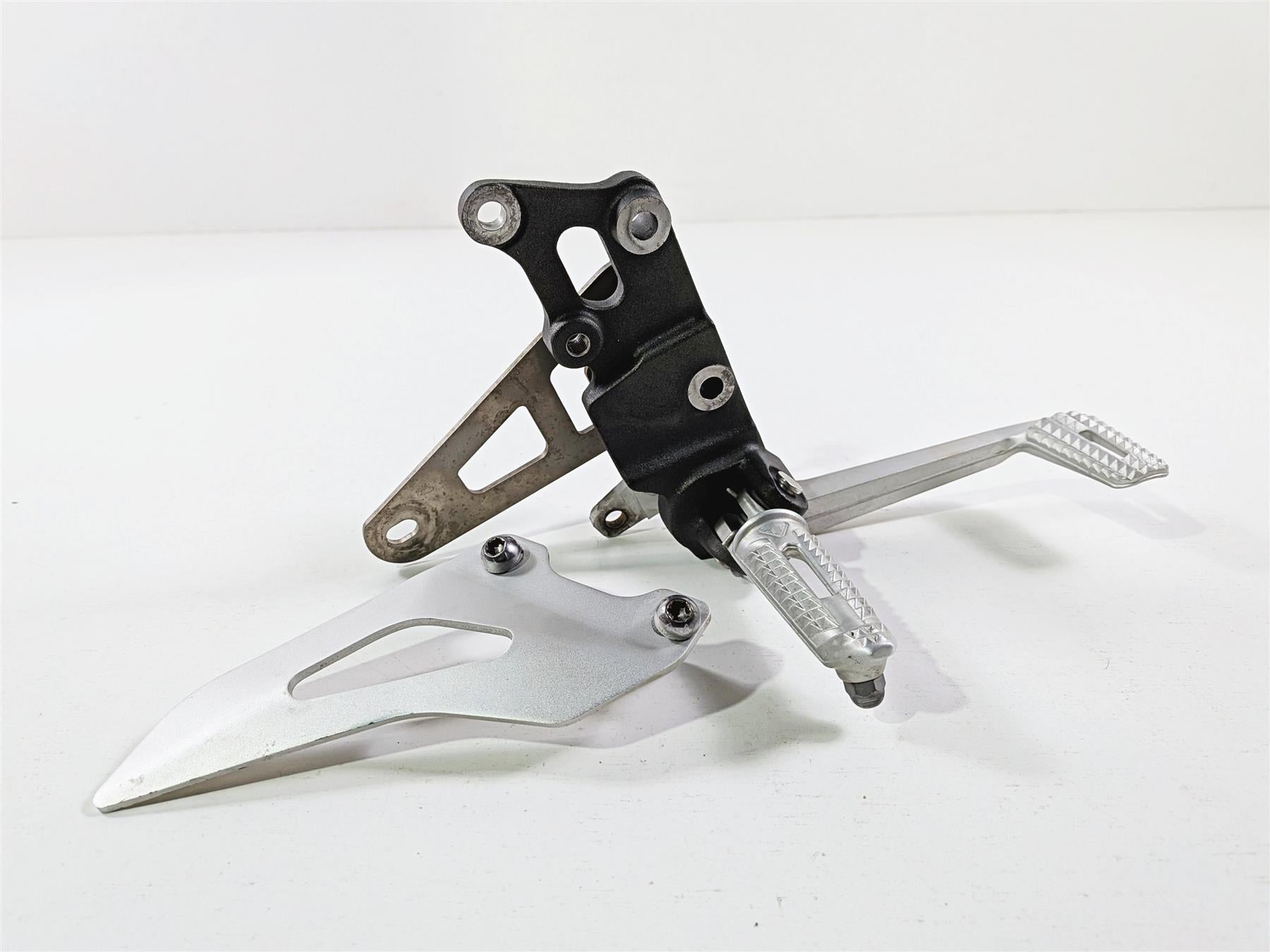 2019 Triumph Speed Triple RS 1050 Front Right Foot Peg & Brake Pedal T2081844 {{ shop.shopifyCountryName }} - Mototech271