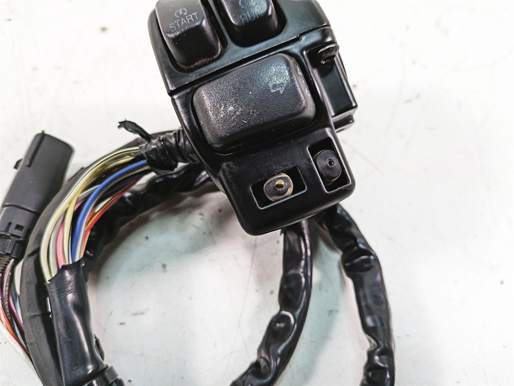 2013 Harley Touring FLHX Street Glide Right Hand Control Switch - Read 71684-06A {{ shop.shopifyCountryName }} - Mototech271