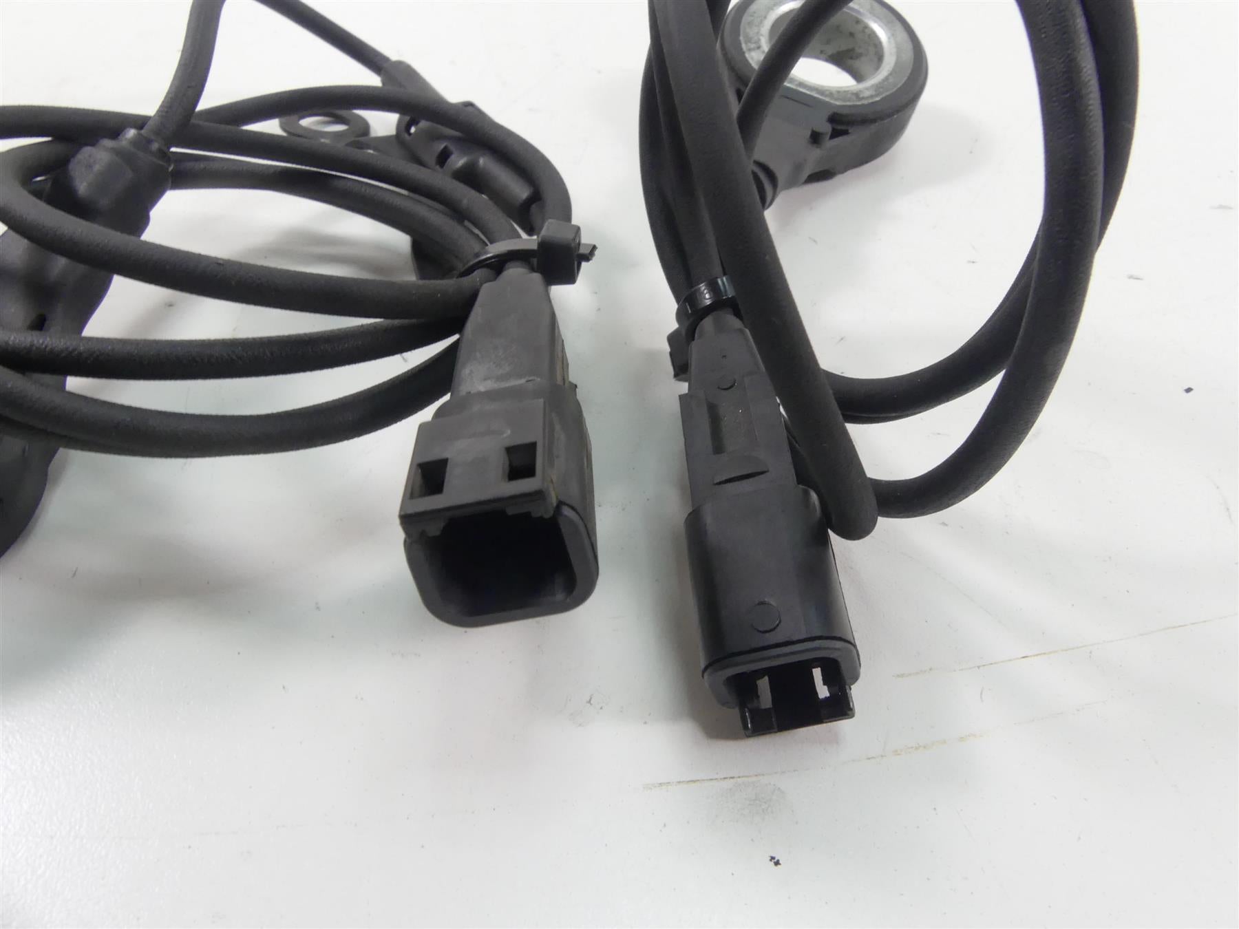 2014 Harley FXDF Dyna Fat Bob Front Rear Abs Brake Wheel Speed Sensors 40682-12 {{ shop.shopifyCountryName }} - Mototech271