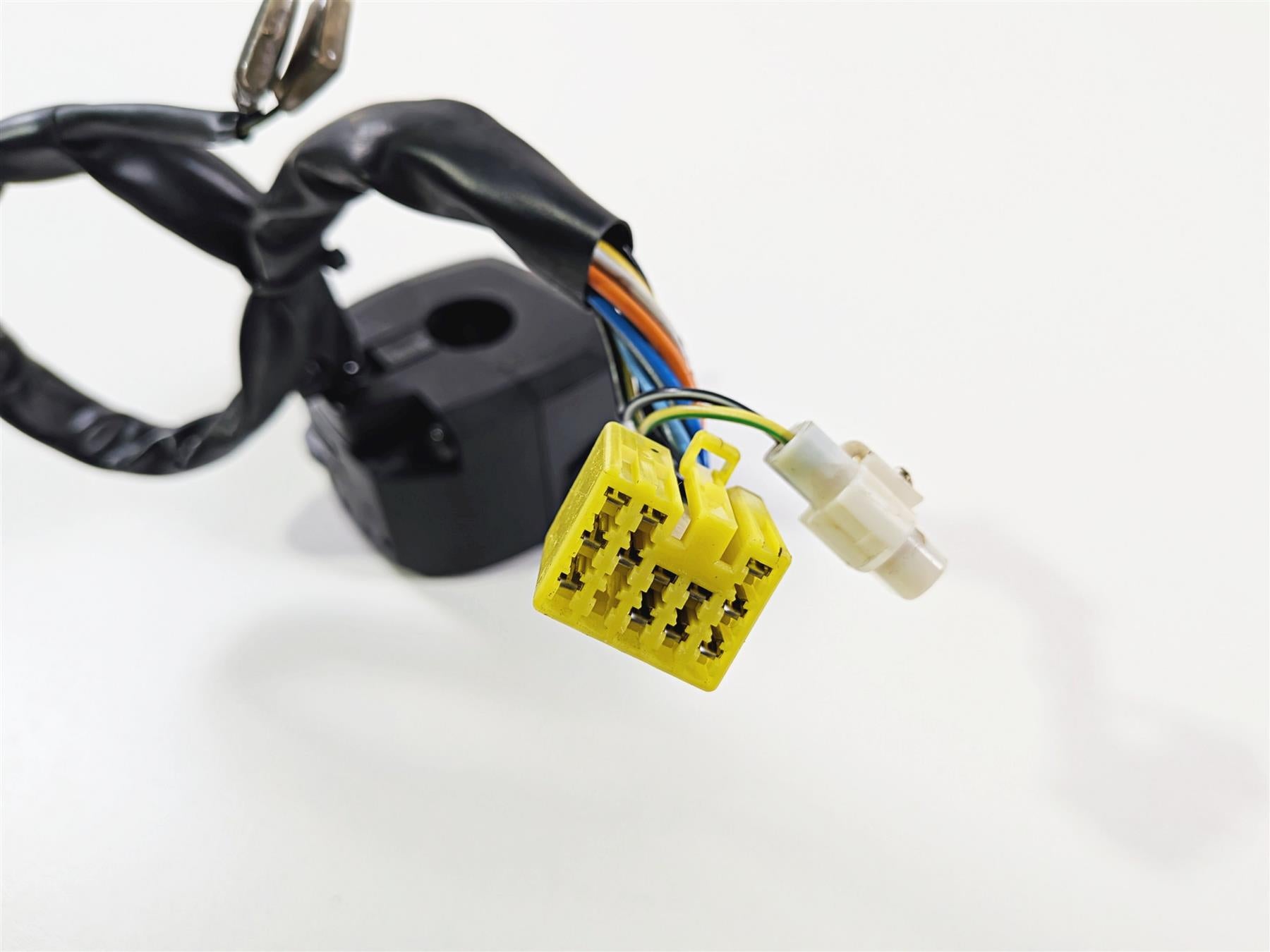 2024 Suzuki GSXR600 Left Hand Control Switch Light Blinker 37400-14J00 {{ shop.shopifyCountryName }} - Mototech271