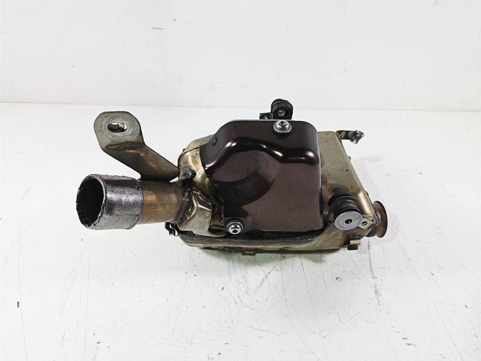 2020 Triumph Daytona 765 Moto2 Exhaust Chamber Center Silencer T2206765 {{ shop.shopifyCountryName }} - Mototech271
