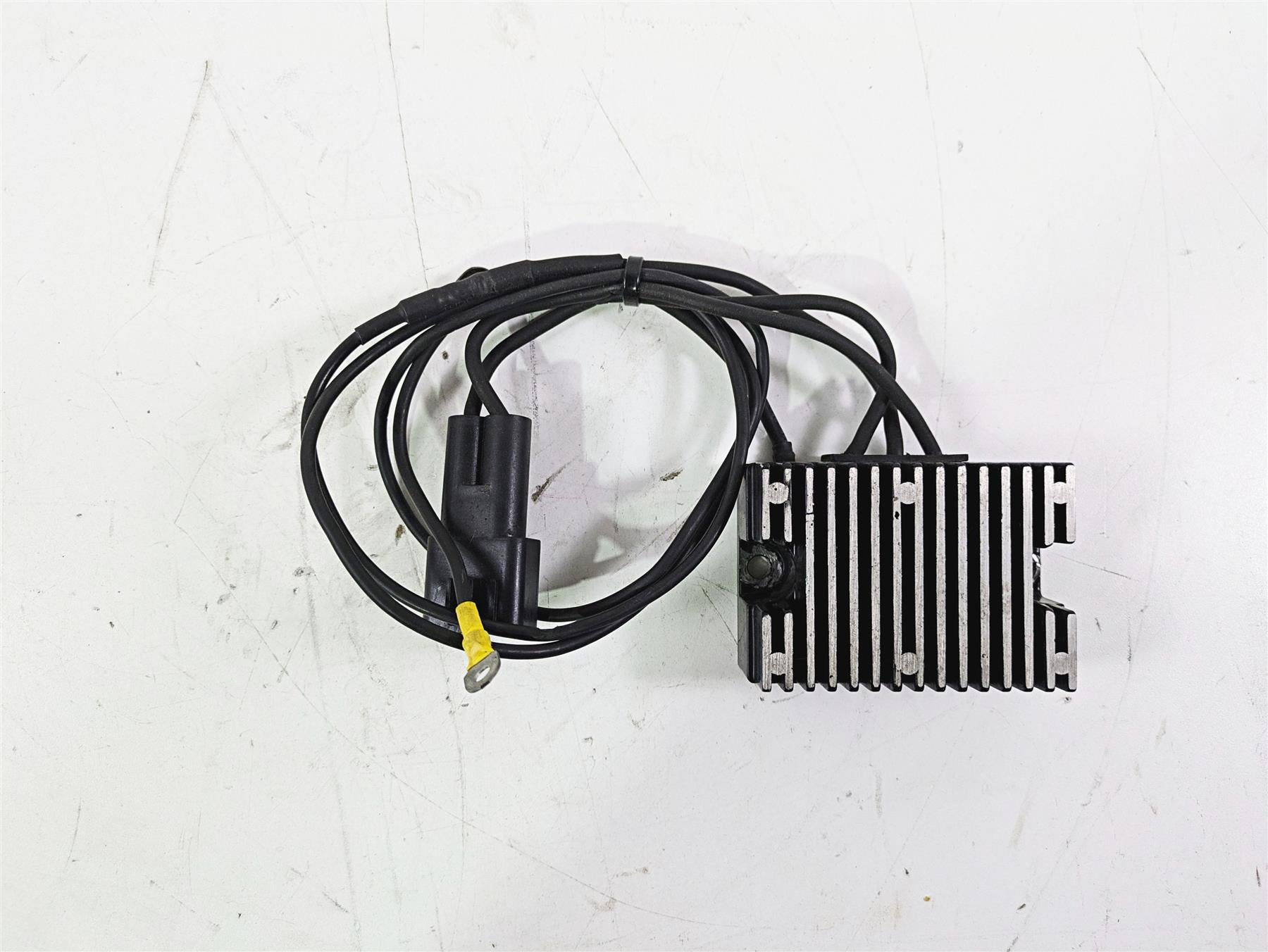 2002 Harley Dyna FXDL Low Rider Rectifier Voltage Regulator 74518-99A {{ shop.shopifyCountryName }} - Mototech271