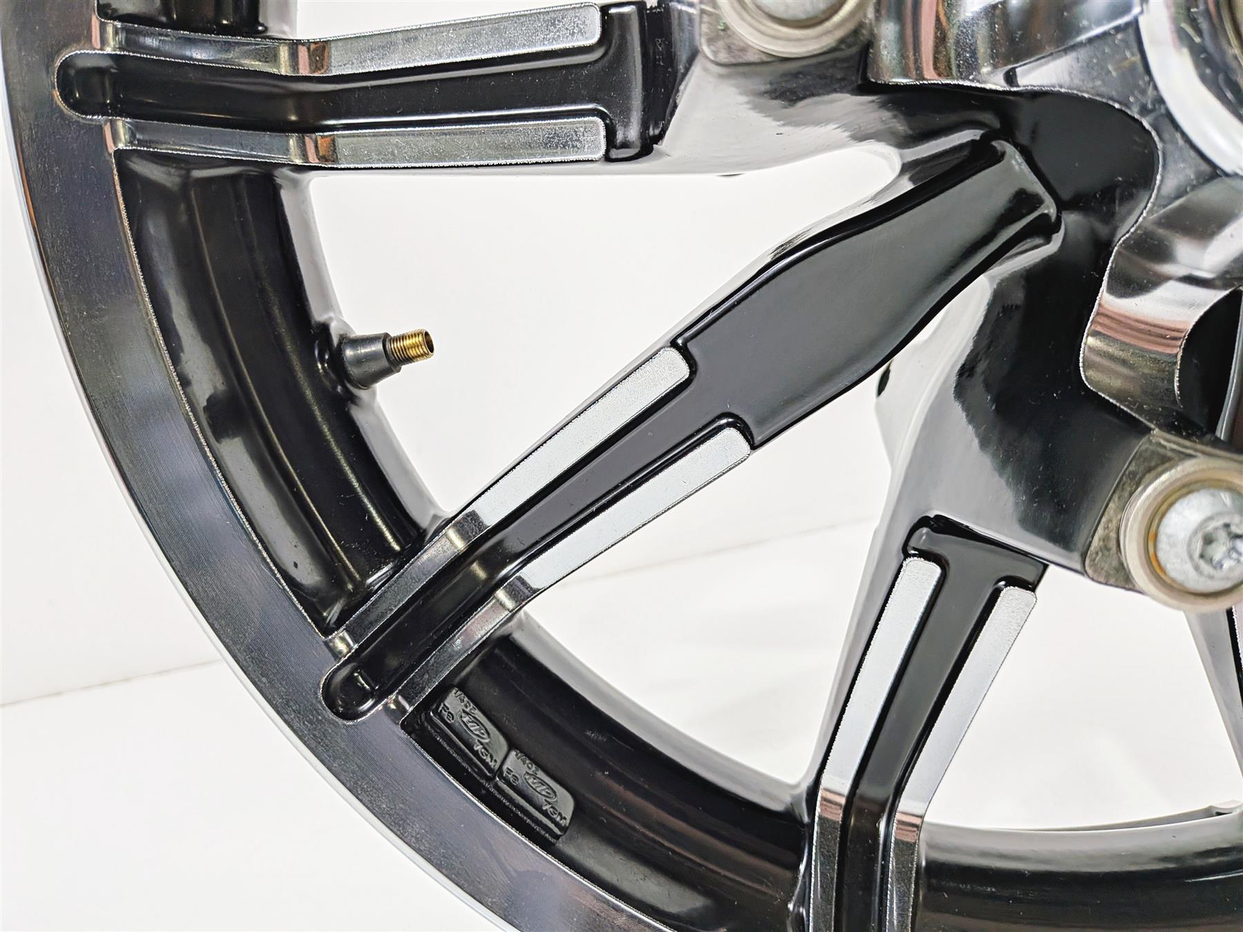 2018 Harley Touring FLHTCU Electra Glide Front Wheel Rim 17x3 Impeller Chrome 43300019-Mototech271