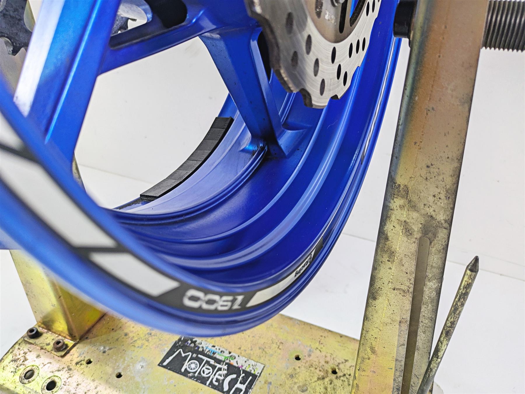 2020 Kawasaki Z900 ZR900 Nice Straight 17x5.5 Rear Wheel Rim Blue 41073-0713-60J {{ shop.shopifyCountryName }} - Mototech271