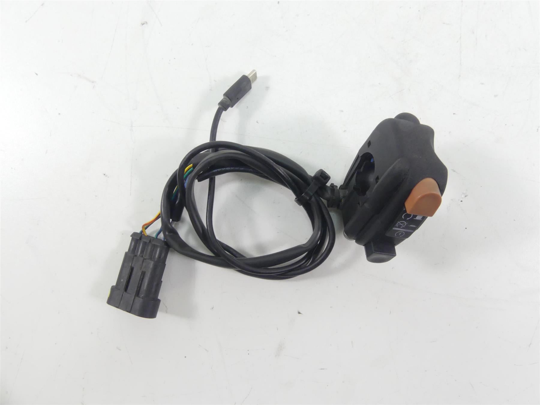 2014 Moto Guzzi Griso 1200 SE 8V Right Hand Start Kill Control Switch B045021 {{ shop.shopifyCountryName }} - Mototech271
