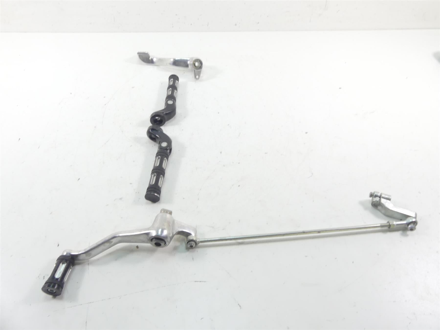 2012 Harley VRSCF Muscle Rod Front Footpeg Shifter Brake Pedal Set 54046-12 {{ shop.shopifyCountryName }} - Mototech271