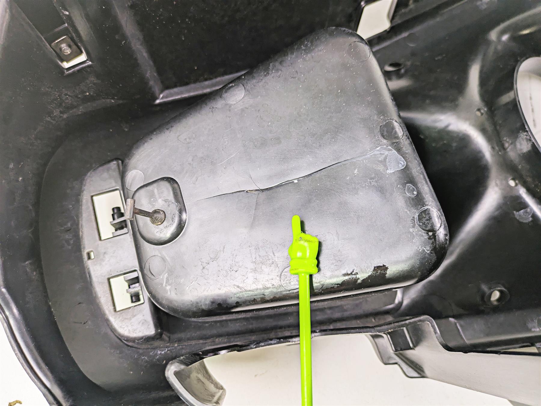 2004 Honda Aquatrax R-12X Center Gauges Cover & Visor 81311-HW3-670ZA {{ shop.shopifyCountryName }} - Mototech271