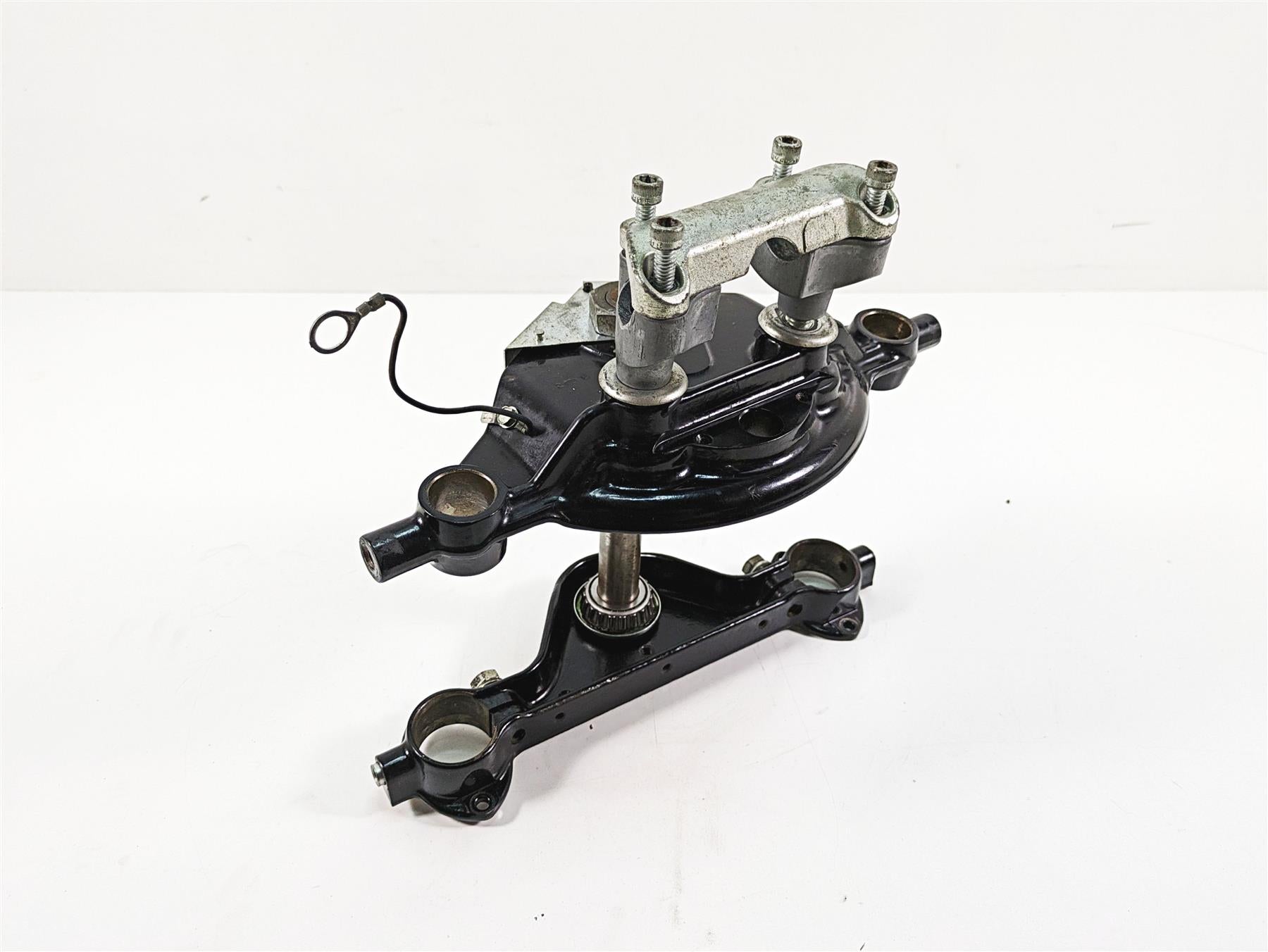 2006 Harley Touring FLHXI Street Glide Upper Lower Triple Tree Set 45446-87A {{ shop.shopifyCountryName }} - Mototech271